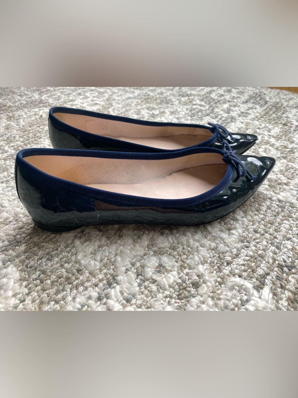 Repetto Cendrillion pointed toe ballerina. Navy patent leather. Size 37.5.